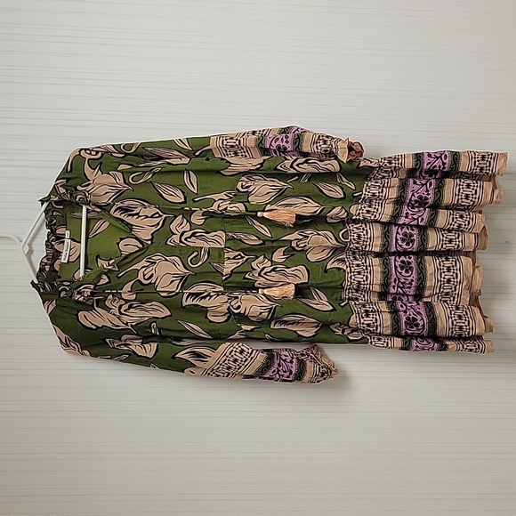 Roller Rabbit xsmall viscose dress. - Picture 3 of 8